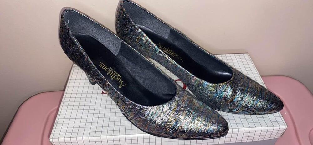 Women’s Auditions Vintage Heels Size 8.5